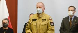 Zachodniopomorski Komendant Wojewódzki Państwowej Straży Pożarnej st. bryg. Jarosław Tomczyk przy mównicy.