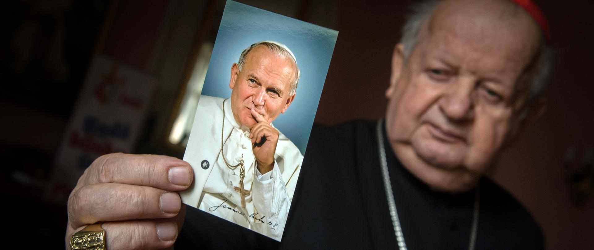 Card_Stanisław_Dziwisz_fot_episkopatpl