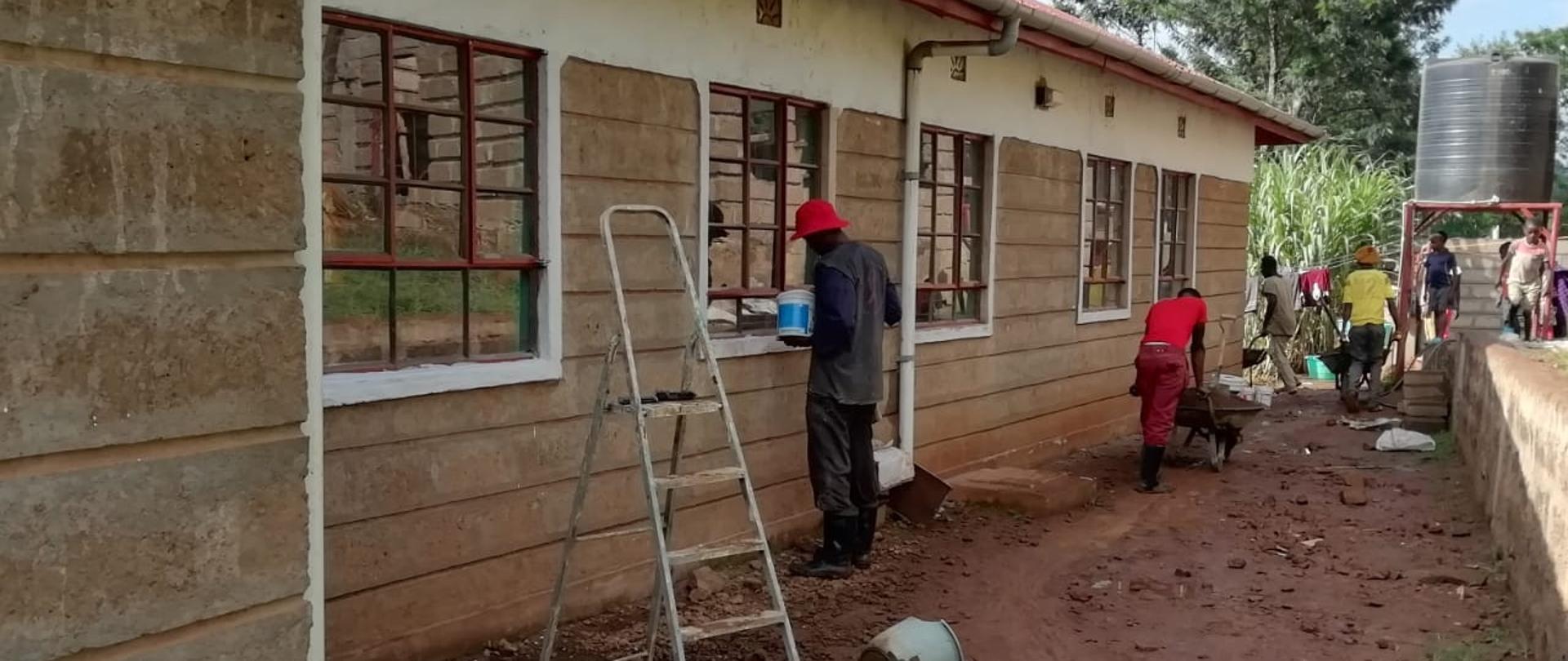 trwa rozbudowa Centrum Dziecięce im Świętej Rodziny oraz ośrodek zdrowia w Kithatu w Kenii fot. Redemptoris Missio