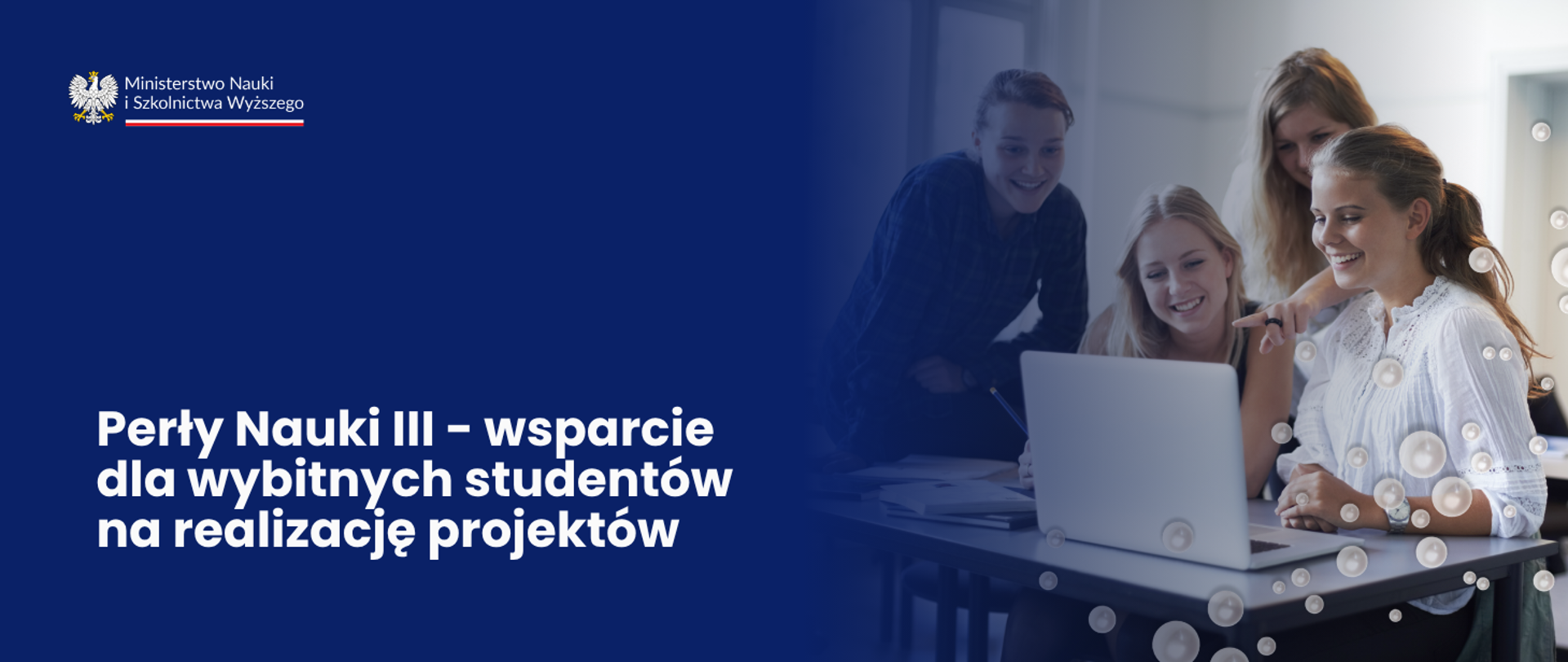 Grafika informacyjna Ministerstwa Nauki i Szkolnictwa Wyższego dotycząca programu „Perły Nauki III” wspierającego wybitnych studentów w realizacji projektów. Na ilustracji grupa osób pracuje przy laptopie.
