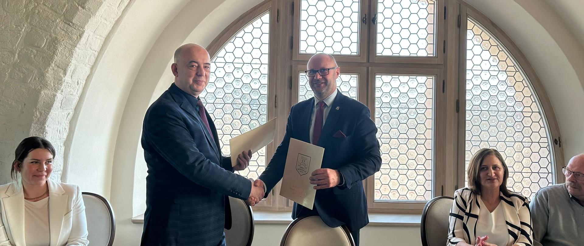 Podpisanie porozumienia pomiędzy PGW Wody Polskie oraz Miastem i Gminą Gołańcz dotyczącego utrzymania Strugi Gołanieckiej, 23.03.2026