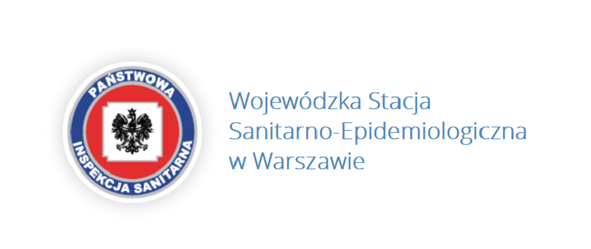 Obraz przedstawia logo Wojewódzkiej Stacji Sanitarno-Epidemiologicznej w Warszawie. Po lewej stronie napisu "Wojewódzka Stacja Sanitarno-Epidemiologiczna w Warszawie" znajduje się okrągłe logo z Godłem Polski oraz napisem "Państwowa Inspekcja Sanitarna". Logo to składa się z czterech kolorów: niebieskiego, czerwonego, białego i czarnego.