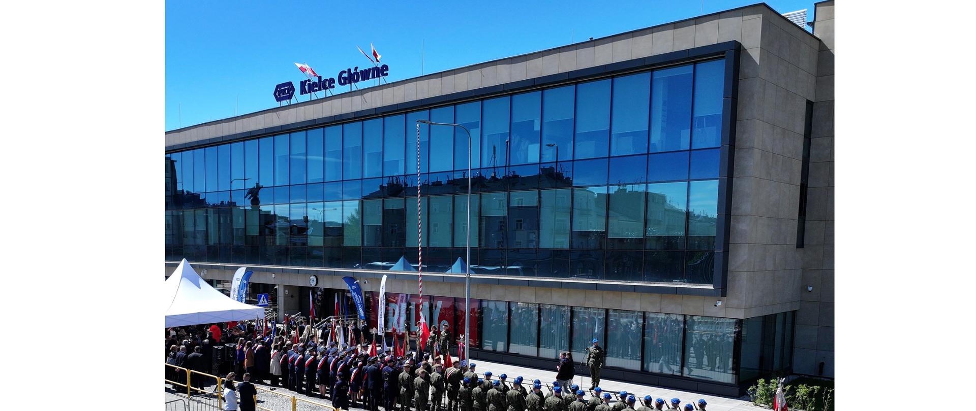 27 kwietnia 2026 r. odbyła się uroczystość nadania imienia Generała Franciszka Kamińskiego dworcowi Kielce Główne. W wydarzeniu wzięli udział m.in. wicepremier i minister obrony narodowej Władysław Kosiniak-Kamysz, minister infrastruktury Dariusz Klimczak, córka generała Zofia Kamińska, a także przedstawiciele spółek z grupy PKP, reprezentanci środowisk społecznych, kulturalnych i administracji publicznej. Uroczystości towarzyszyła warta honorowa Wojska Polskiego i Straży Ochrony Kolei.