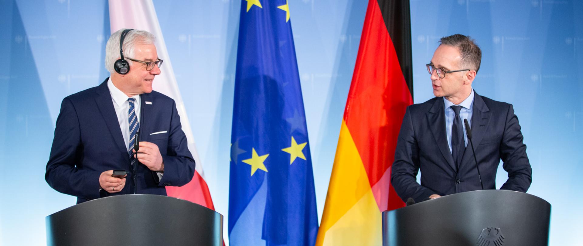 Minister Jacek Czaputowicz oraz minister Heiko Maas podczas wspólnej konferencji prasowej w Berlinie