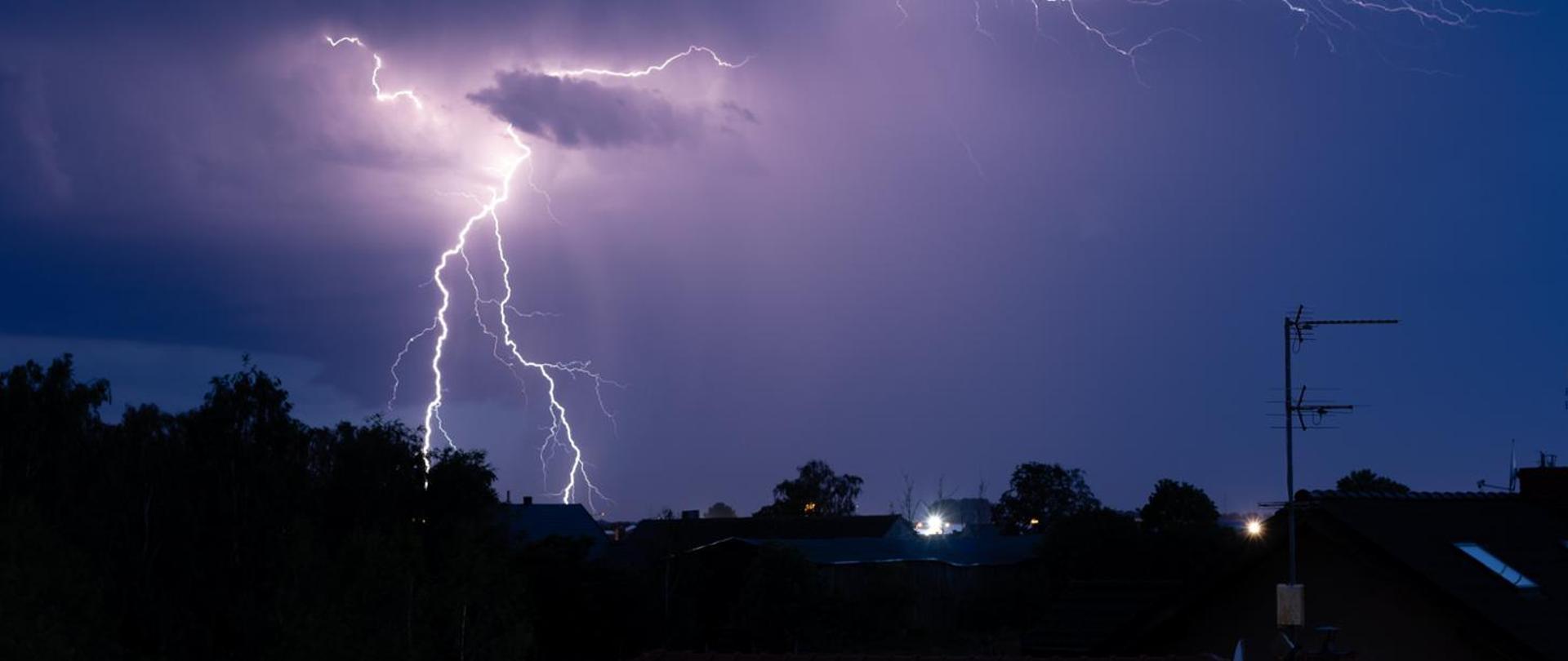 Ostrzeżenie_burze_ w_Tajlandii