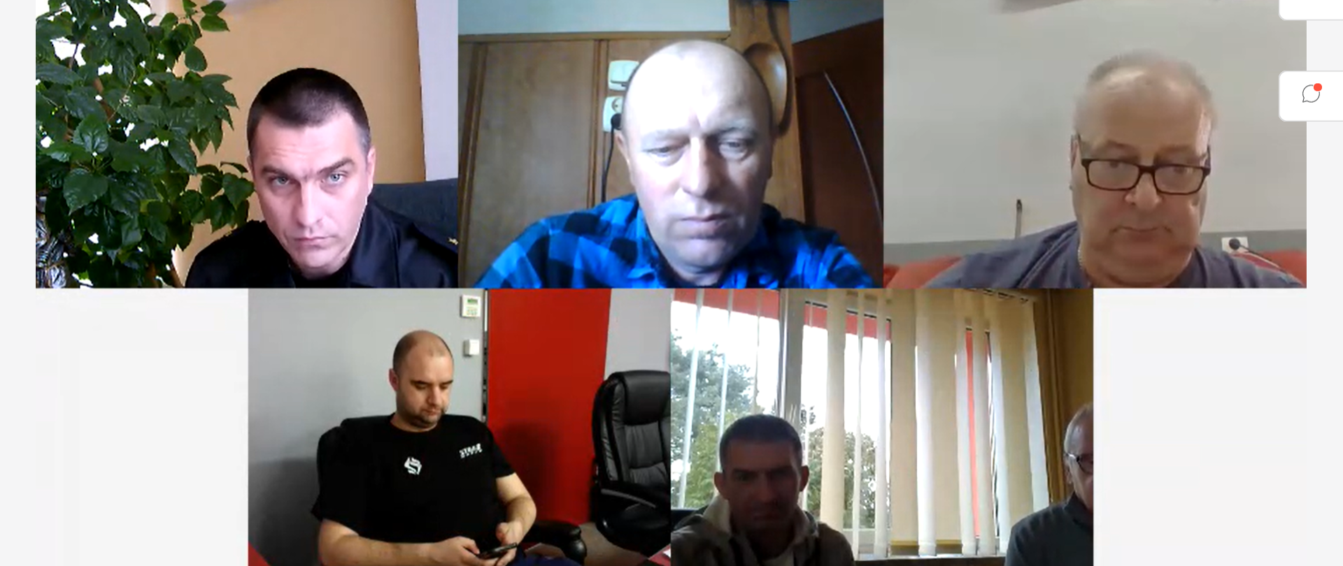 Na zdjęciu widać Komendanta Powiatowego PSP w Oleśnicy oraz Komendantów Gminnych OSP uczestniczących w wideokonferencji. 