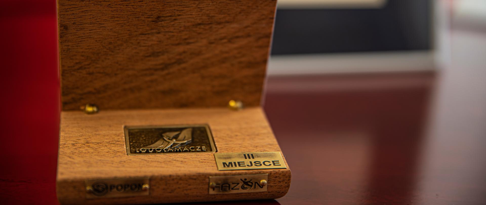 Statuetka lodołamacza 