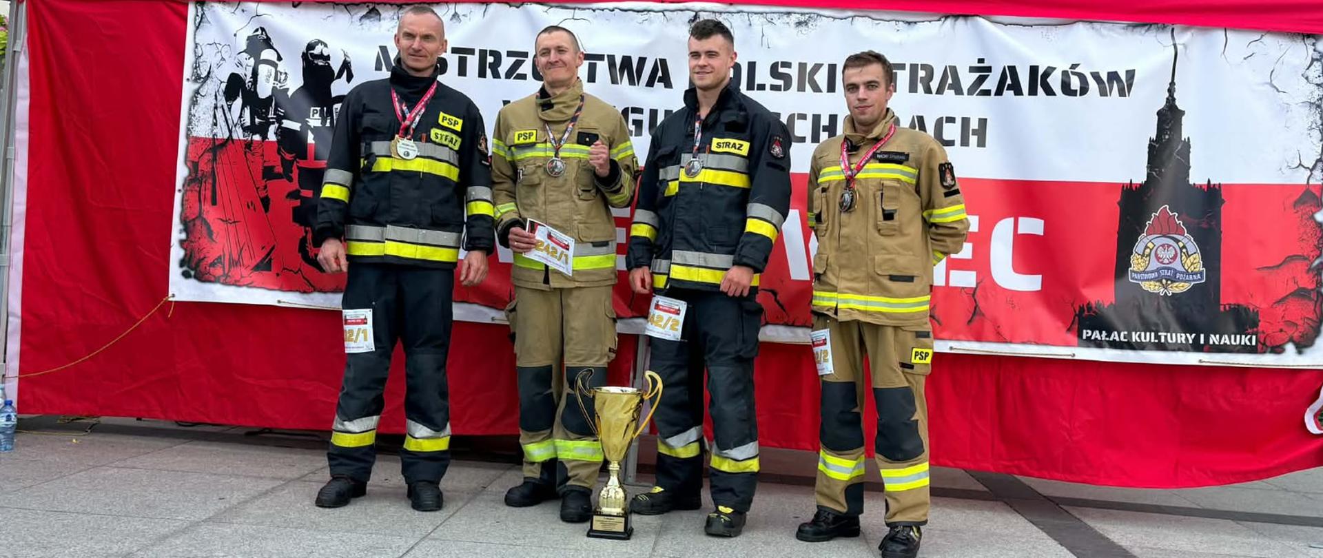 Na zdjęciu znajdują się Strażacy PSP 
