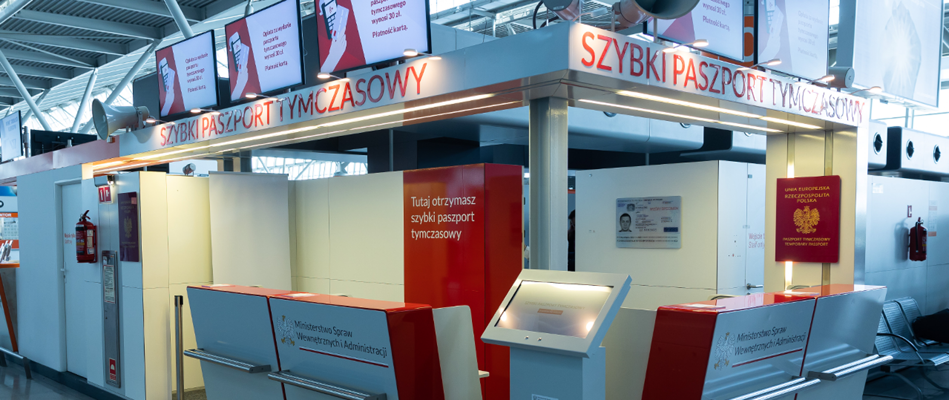 Punkt wyrabiania paszportów tymczasowych na Lotnisku Chopina w Warszawie