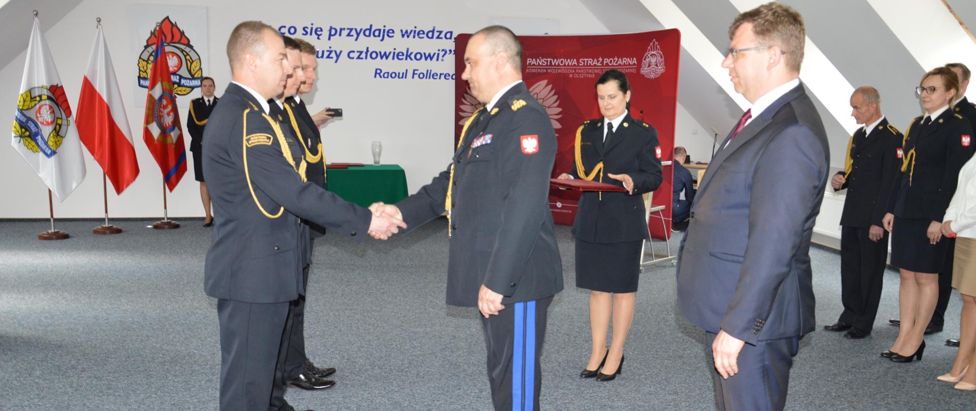 Uroczysta zbiórka w komendzie wojewódzkiej