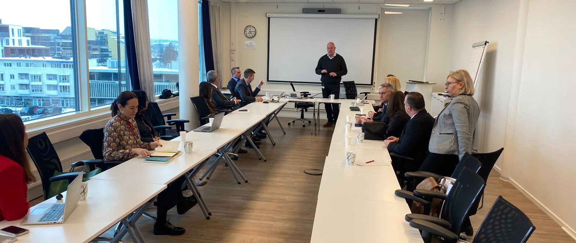 Wiceministra sprawiedliwości Maria Ejchart wzięła udział w międzynarodowym spotkaniu w siedzibie Dyrektoriatu Norweskiej Służby Więziennej KDI 