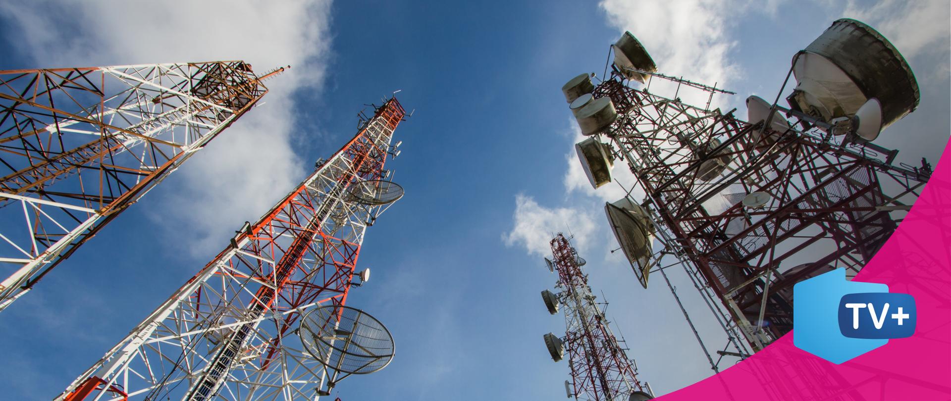 zdjęcie przedstawiające słupy transmisyjne