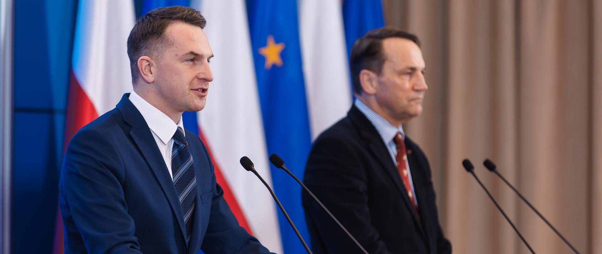 Konferencja prasowa Rzecznika Rządu Adama Szłapki oraz Wicepremiera, Ministra Spraw Zagranicznych Radosława Sikorskiego.