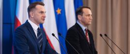 Konferencja prasowa Rzecznika Rządu Adama Szłapki oraz Wicepremiera, Ministra Spraw Zagranicznych Radosława Sikorskiego.