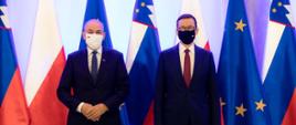 Premier Słowenii i premier Polski na tle flag.