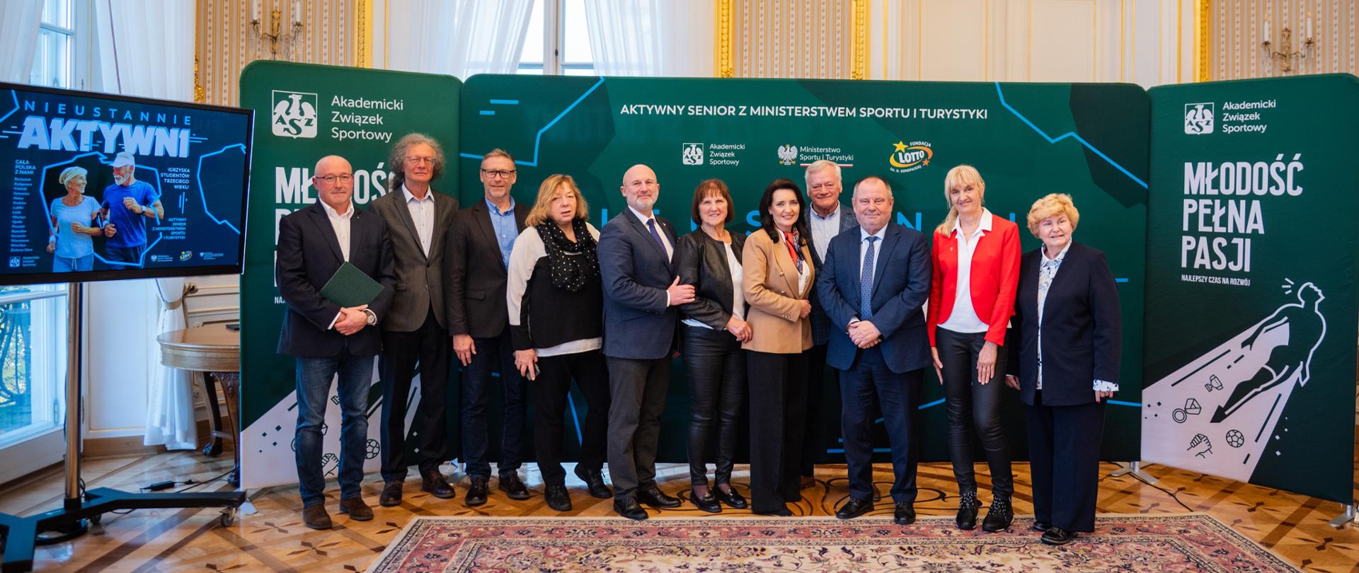 Igrzyska Studentów Trzeciego Wieku „Nieustannie Aktywni” - zdjęcie zbiorowe