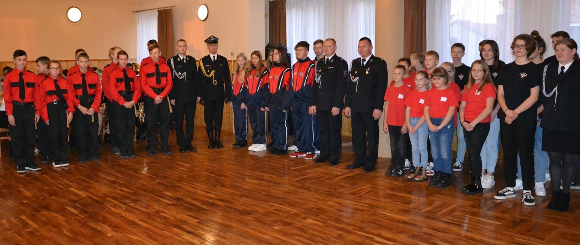 Przekazanie promes dla Młodzieżowych Drużyn Pożarniczych z jednostek OSP z terenu powiatu buskiego