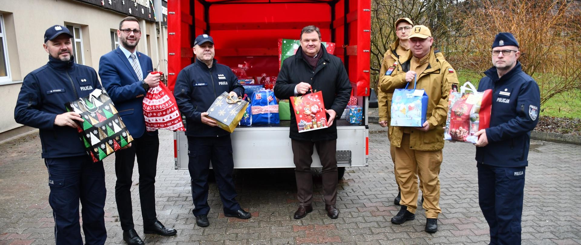 Finał akcji zostań świętym Mikołajem.