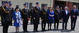 Na zdjęciu awansowani strażacy