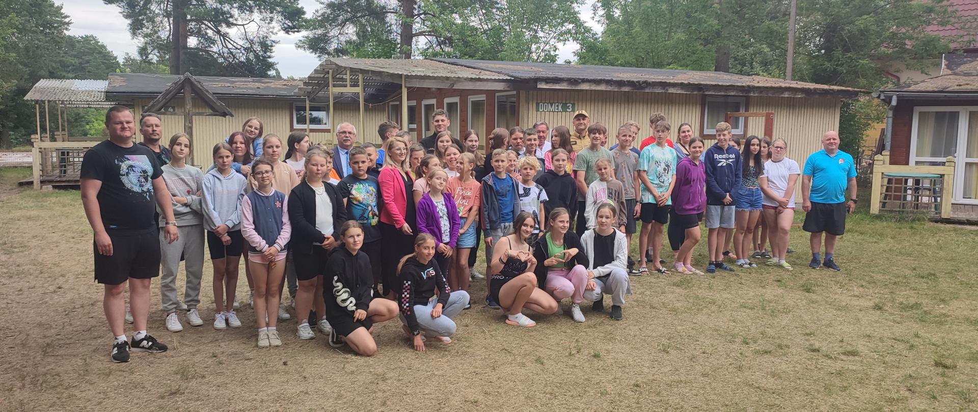 Zdjęcie grupowe uczestników obozu