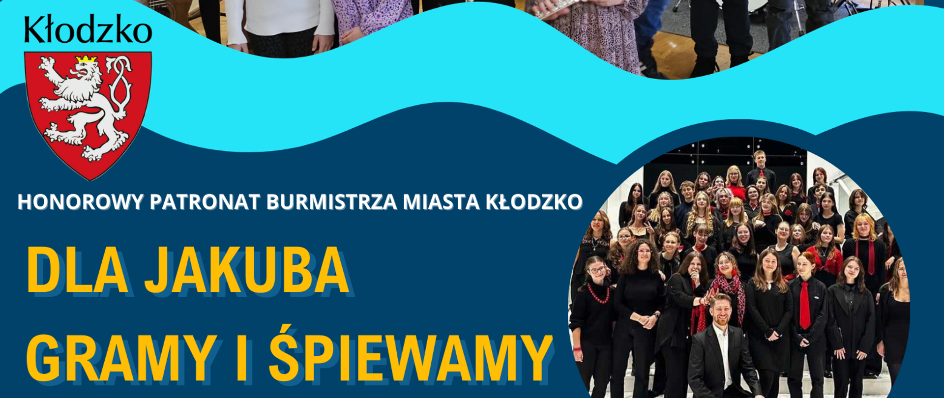 Plakat na niebieskim tle z grafiką dzieci pozujących do zdjęcia grupowego logami organizatorów koncertu oraz szczegółową informacją tekstową dotyczącą koncertu