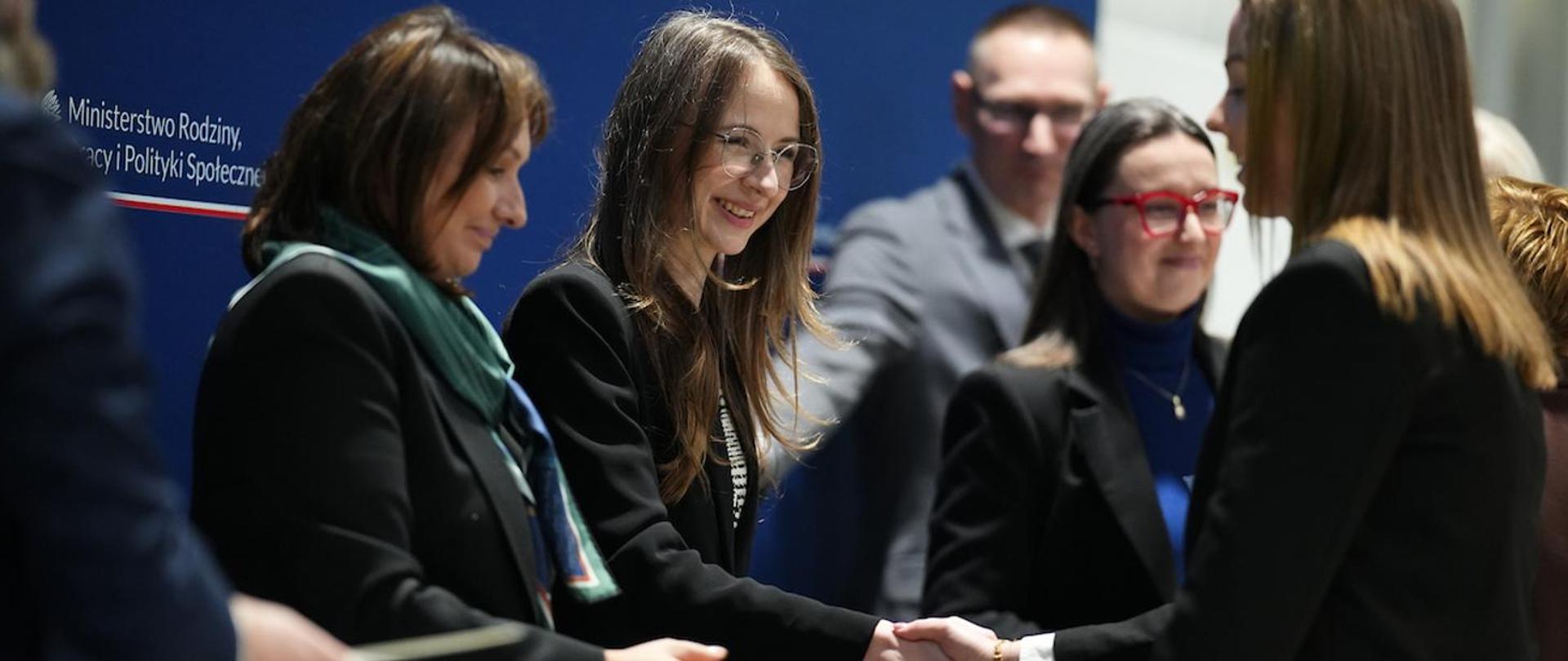 Minister of Labour met directors of labour offices and Voluntary Labour Corps (OHP)