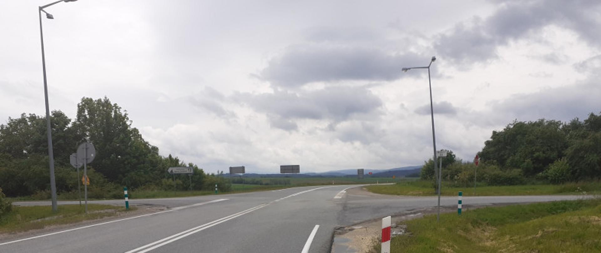 Na zdjęciu widać drogę krajową nr 33 koło Bystrzycy Kłodzkiej