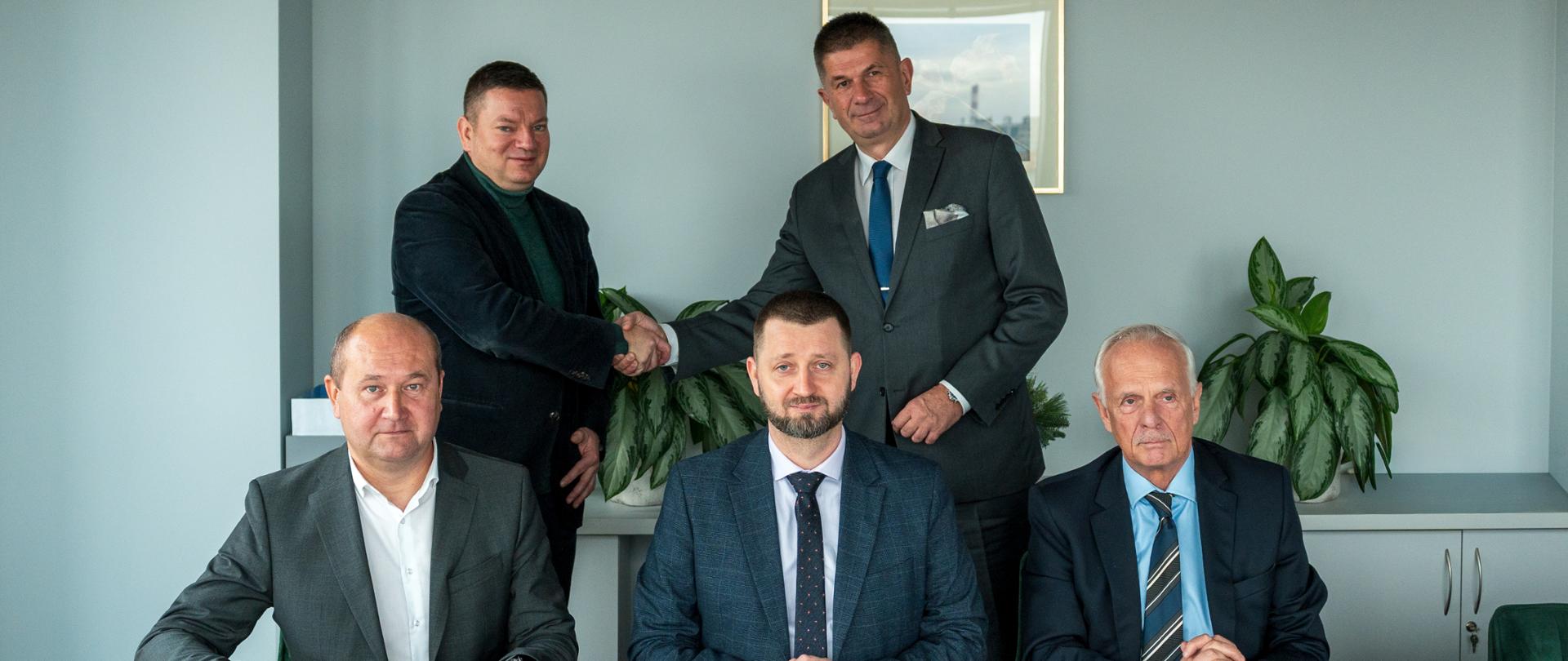 Podpisanie nowego porozumienia o współpracy na rzecz zwiększania ochrony przeciwpowodziowej w zlewni rzeki Mlecznej i Rawy w Katowicach. Źródło: Katowicka Agencja Wydawnicza