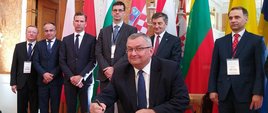 Minister A. Adamczyk podpisał wniosek o włączenie korytarza Via Carpatia do sieci bazowej TEN-T