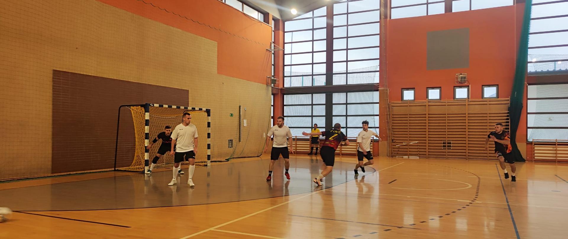 Półfinał o Mistrzostwo woj Dolnośląskiego strażaków w Futsalu
