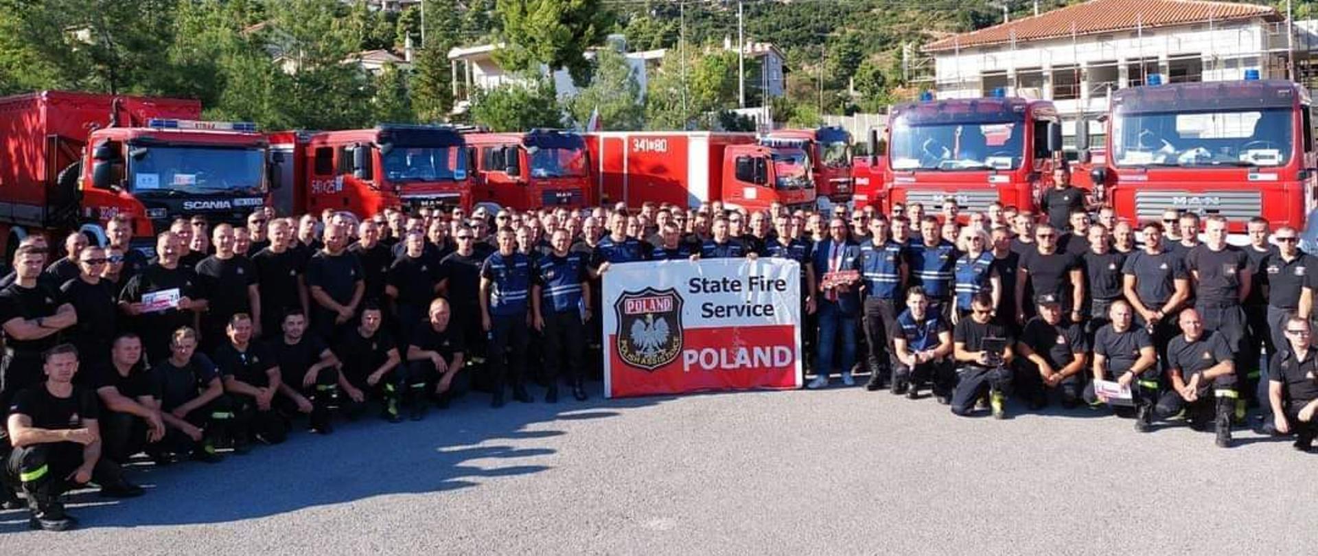 Zdjęcie pamiątkowe drugiej tury strażaków w Grecji