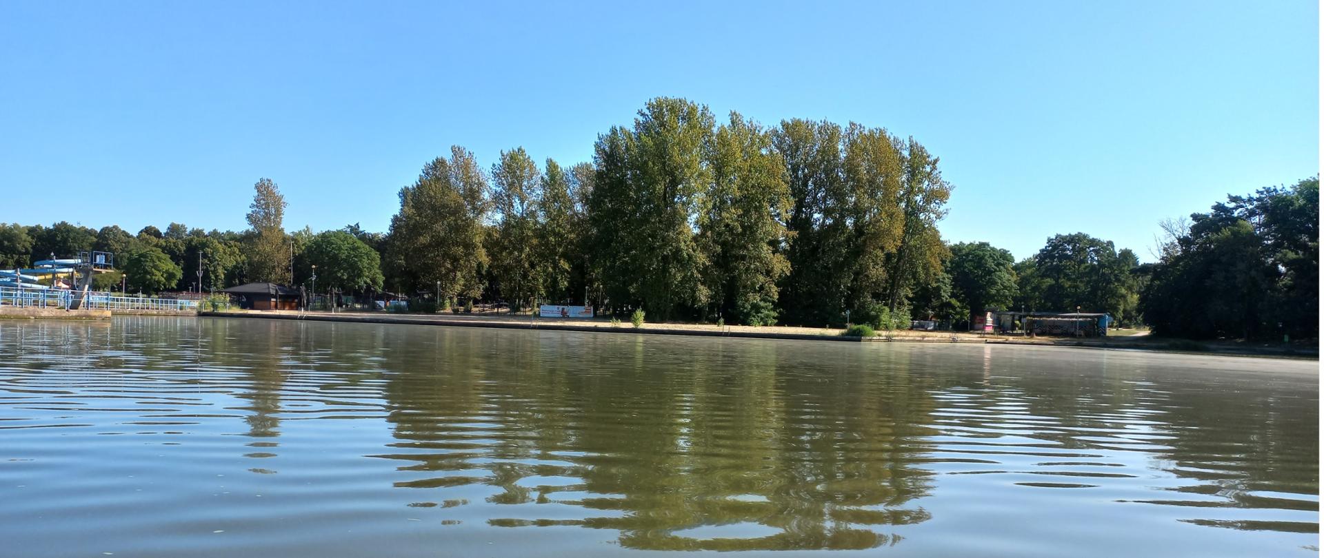 Zalew Zemborzycki w Lublinie. Ujęcie z wody.