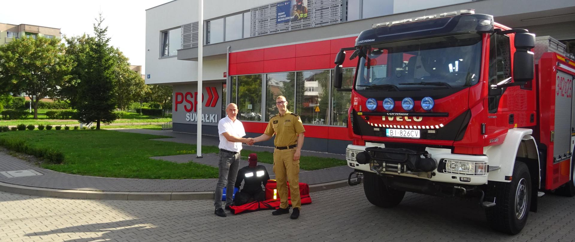 Przekazanie nowego manekina oraz sprzętu ratownictwa medycznego w KM PSP w Suwałkach