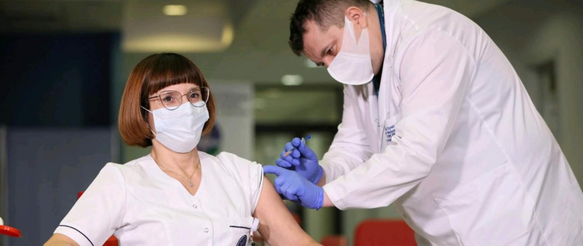 Rocznica pierwszego szczepienia przeciw Covid-19 w Polsce
