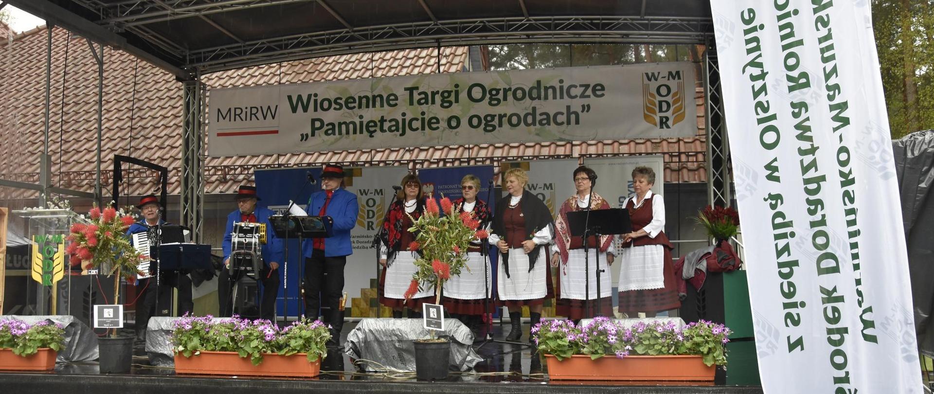 Występ zespołu ludowego