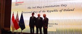 Święto Kontytucji 3 Maja 2025 - Ambasador Tadeusz Chomicki z Ambasadorem Choon Yong Loo oraz Dyrektorem Generalnym Singapurskiego MSZ, Pana Low Hon Mun.