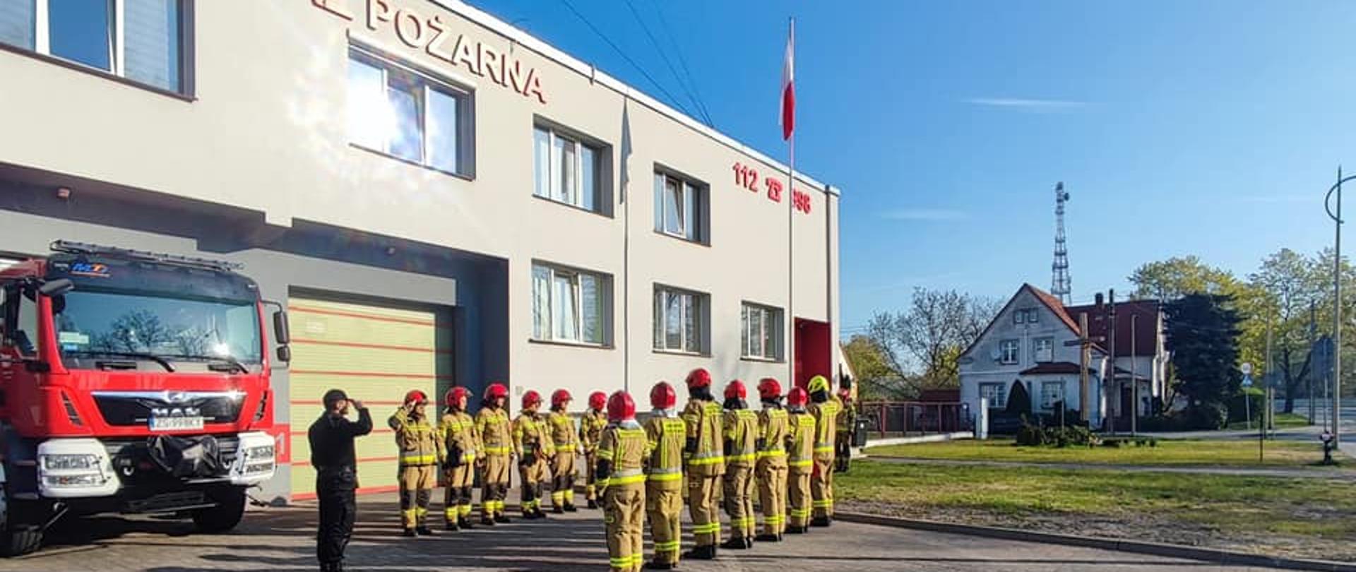 Strażacy podczas zmiany służby