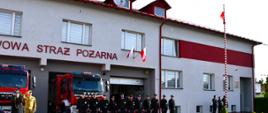 Na zdjęciu samochody pożarnicze oraz strażacy JRG Leżajsk.