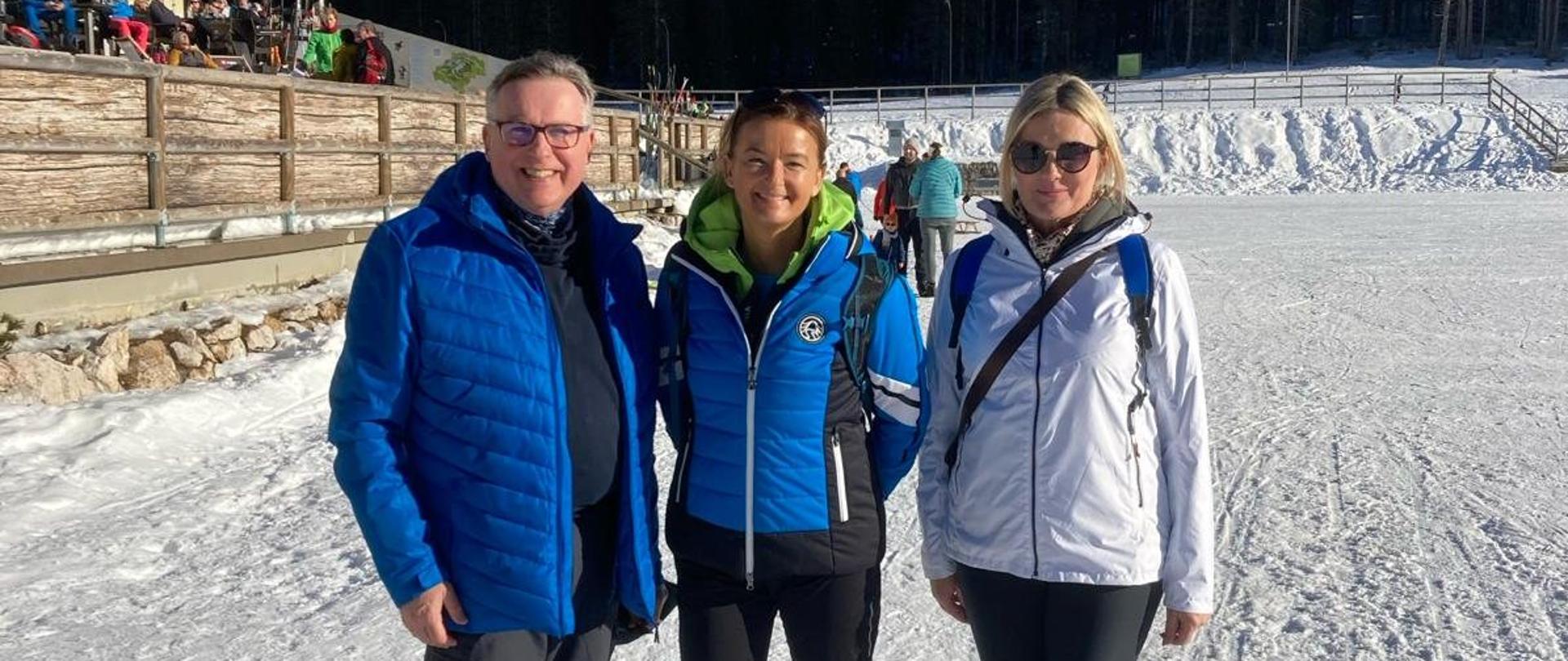 Ministrica za zunanje in evropske zadeve Republike Slovenije Tanja Fajon, veleposlanik Republike Poljske Krzysztof Olendzki in Joanna Olendzka