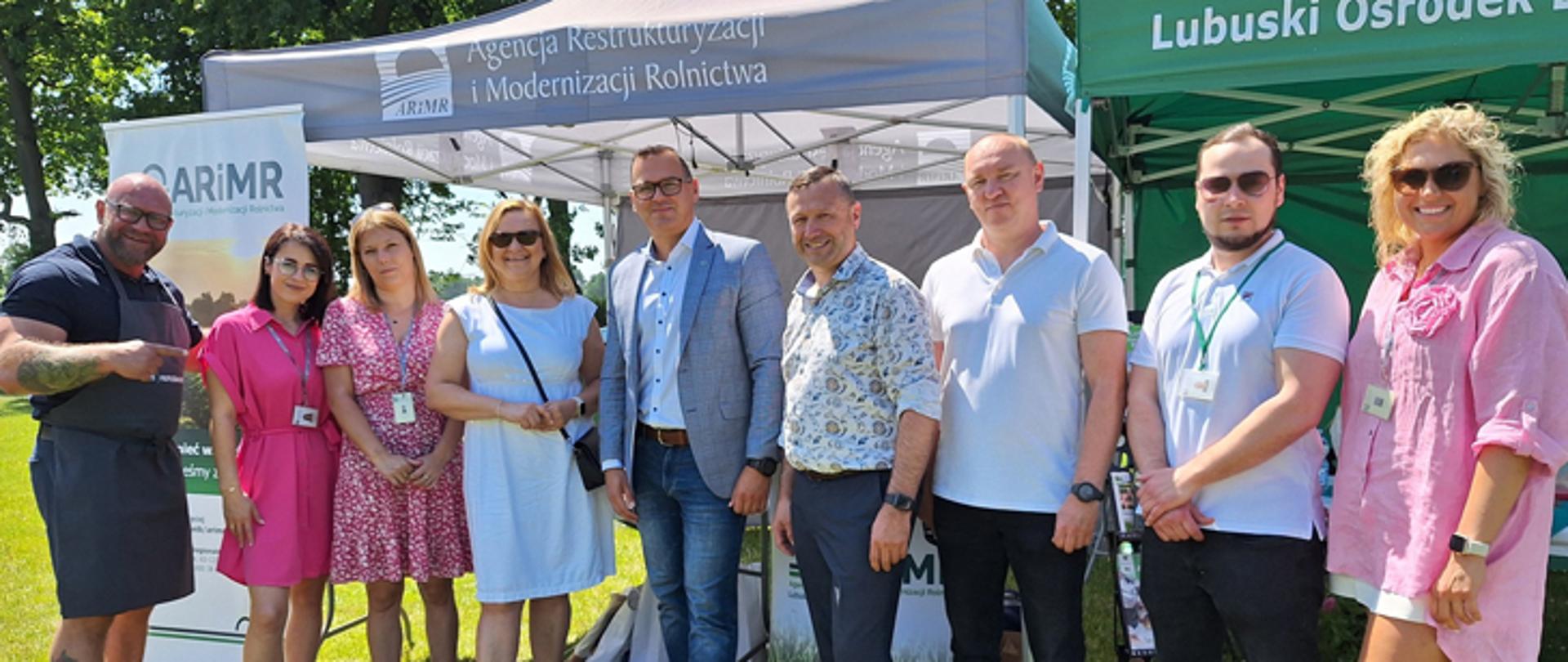 Dyrektor na stoisku_slider