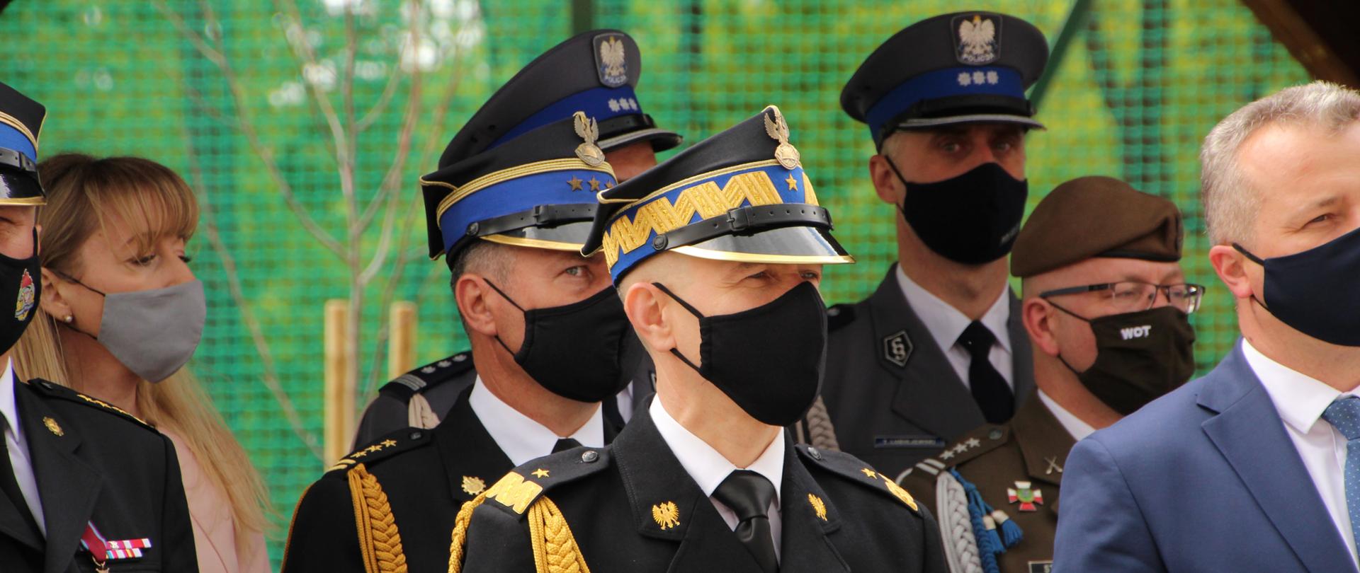 Zaproszeni goście, na pierwszym planie nadbrygadier Andrzej Bartkowiak