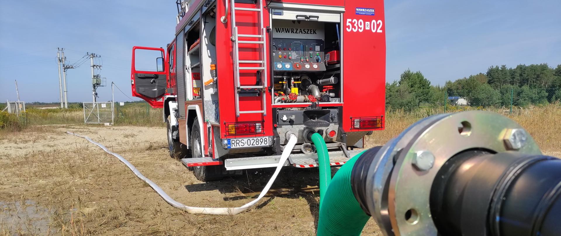 Pobieranie Wody do samochodu pożarniczego z punktu czerpania wody