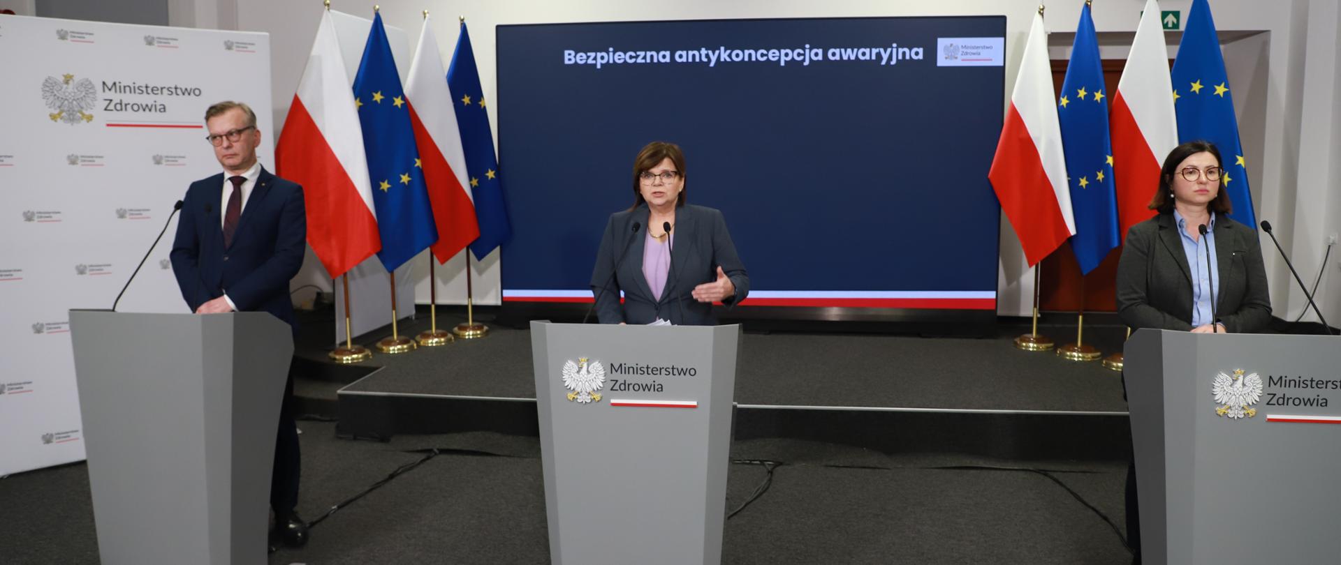 Zdjęcie minister Izabeli Leszczyny z konferencji prasowej