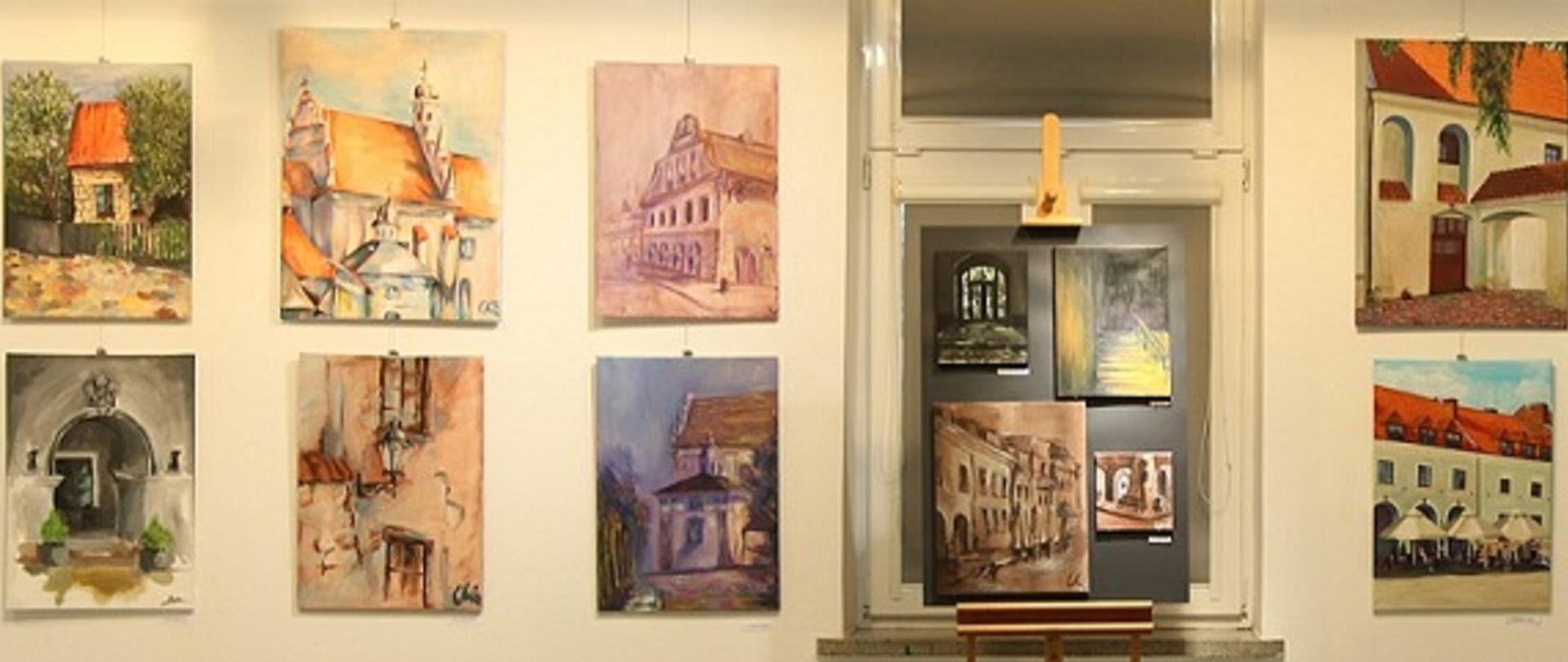 Grafika. Przedstawia wybrane obrazy z wystawy poplenerowej uczniów klas IV.