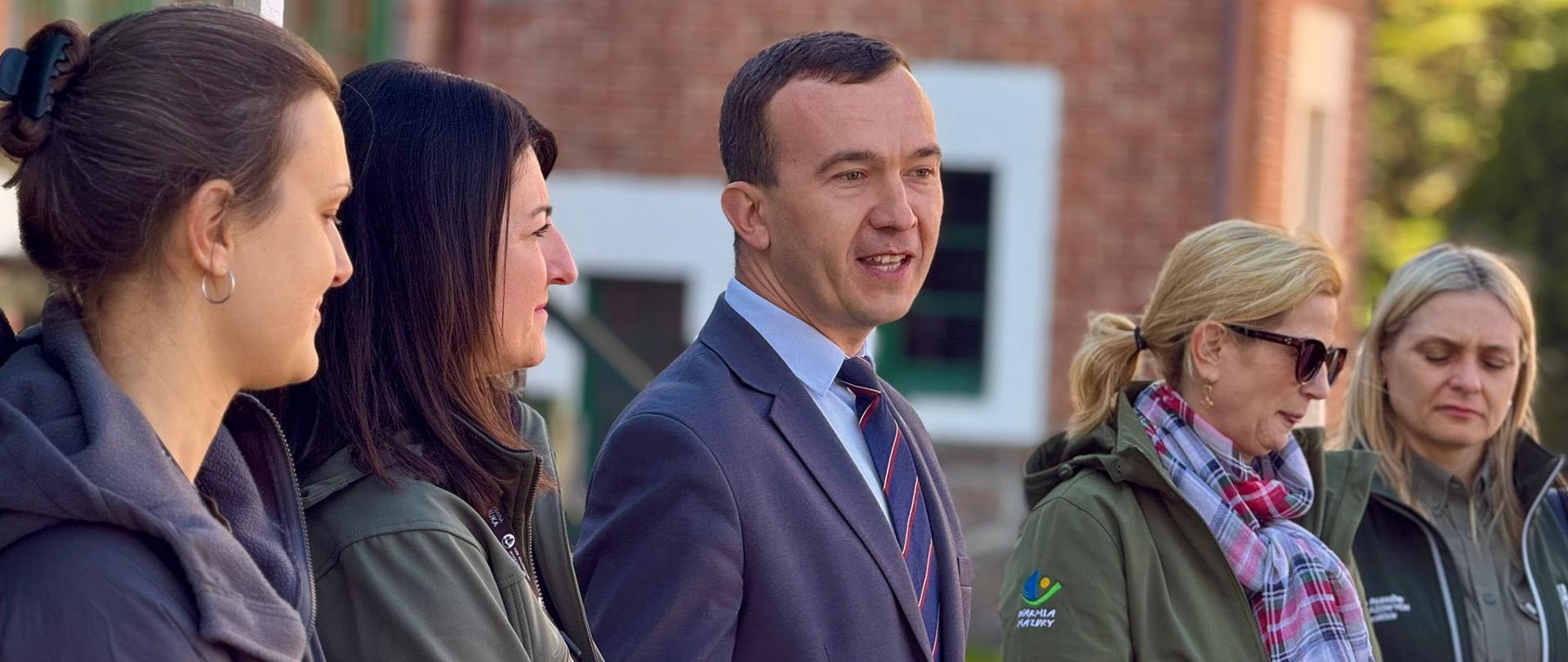 Finał wojewódzki XXV edycji konkursu „Poznajemy Parki Krajobrazowe Polski”: wicewojewoda Mateusz Szauer podczas wydarzenia.