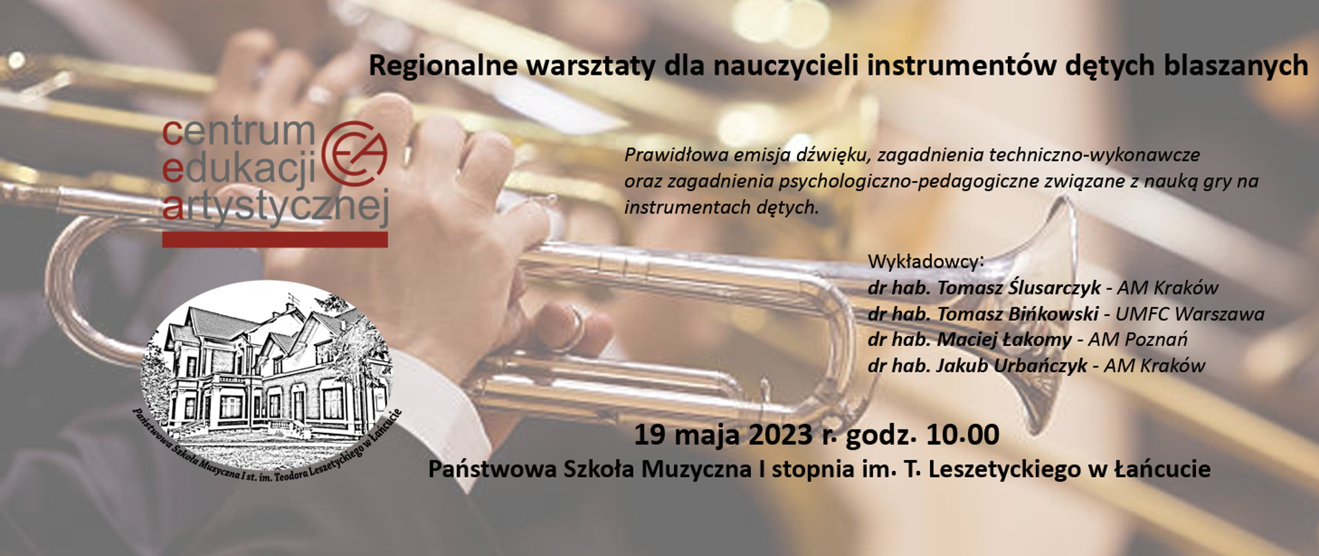 Zdjęcie przedstawia w tle trąbki i puzon, po lewej stronie logo Centrum Edukacji Artystycznej i rycina przedstawiająca budynek szkoły. Po prawej stronie napisy informujące o nazwie imprezy, wykładowcach oraz terminie i miejscu wydarzenia.