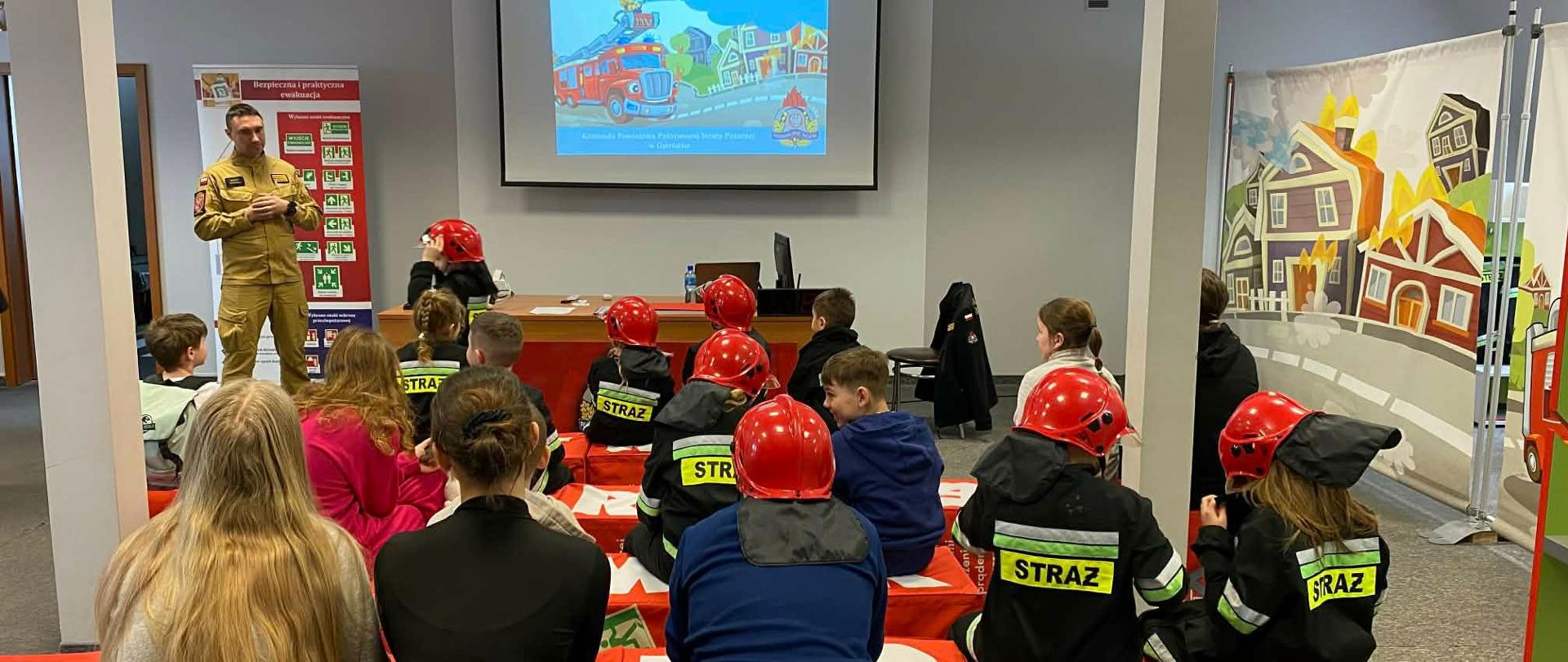 Tematyka bezpiecznych ferii podczas zajęć w sali edukacyjnej "Ognik"