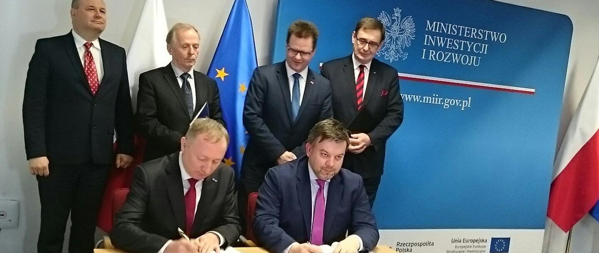 Podpisanie umowy na modernizację wagonów i lokomotyw PKP Intercity