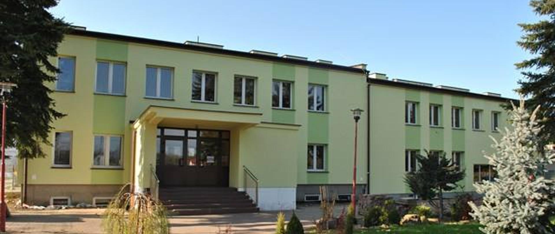 Zespół Szkół im. Jana Pawła II w Brzostku