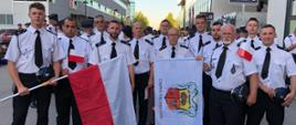 Zdjęcie przedstawia drużynę OSP w Drohiczynie przed rozpoczęciem mistrzostw